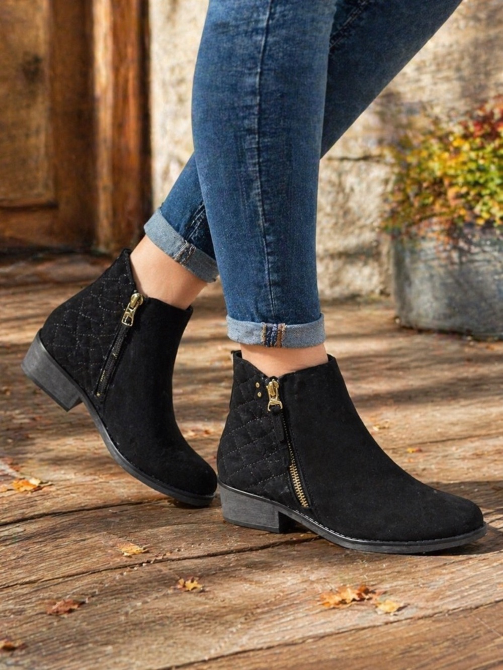 White Mountain Jodi Black Ankle Boots Women 7M Side Zip Low Heel Comfort